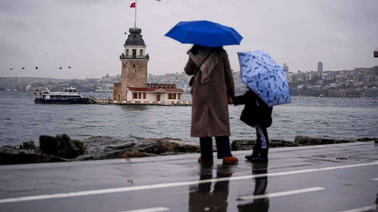 İstanbul Valiliği'nden kritik uyarı: Günlerce sürecek, sıcaklıklar 7 derece düşecek! İşte sağanak yağışa teslim olacak ilçeler 3